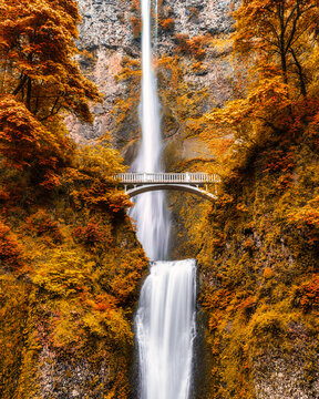 Autumn at Multnomah Falls, Oregon