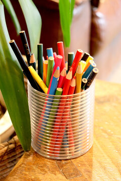 色とりどりの色鉛筆