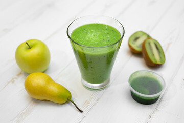 A smoothie made from white grass, pear, apple and kiwi. Detoxification. Wheat