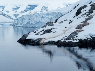 Fototapeta na wymiar Cruirisng Paradise Bay and Neko Harbor, Antarctic Peninsula, Antarctica