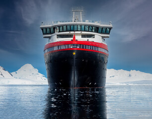 Crusing Paradise Bay and Neko Harbor, Antarctic Peninsula, Antarctic