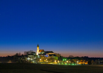 Fototapeta na wymiar Beleuchtetes Kloster Andechs bei Nacht, Bayern, Deutschland