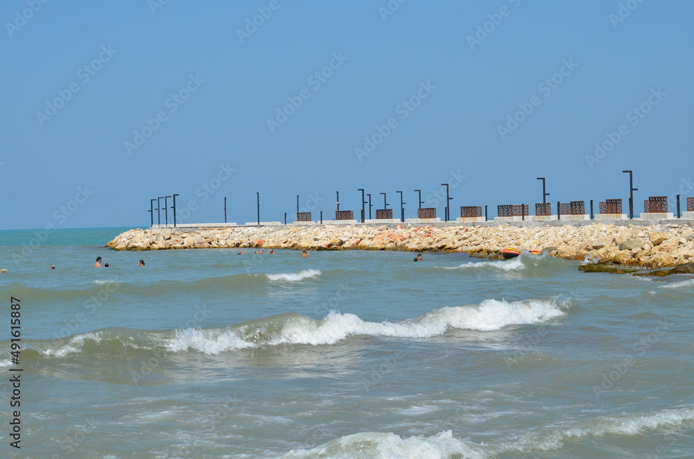 Wall mural The huge waves in the sea