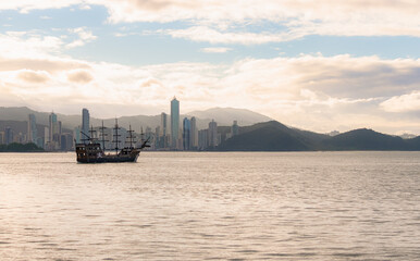 Passeio de barco na orla