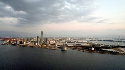 Naklejka premium 大阪南港 咲洲をドローンで空撮