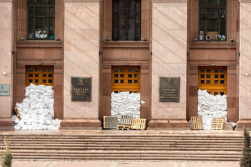 Barricaded doors of the Kiev city state administration