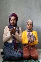 Obraz na płótnie Canvas Muslim family praying together. Religious activity concept