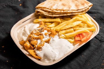 food, chicken, fried, meat, meal, dinner, dish, plate, snack, sauce, lunch, delicious, appetizer, cooked, white, wings, crispy, fish, grilled, healthy, tasty, shrimp, fresh, chicken, fast food