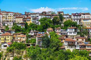 Obraz premium Houses on the mountain city landscape - Veliko Tarnovo Bulgaria