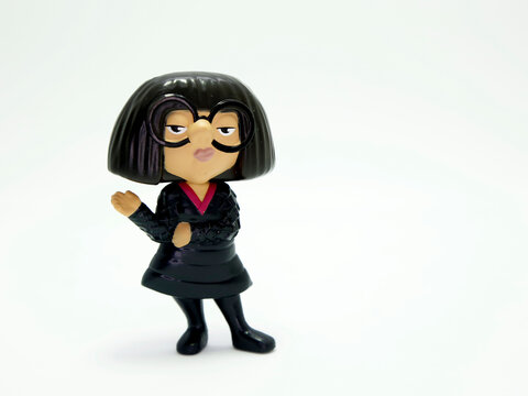  Edna Fashion. Moda Moda. The Incredibles animated film, adventures and superheroes. McDonald's happy meal toys in commemoration of the Walt Disney World 50th Anniversary celebration. Plastic figure.