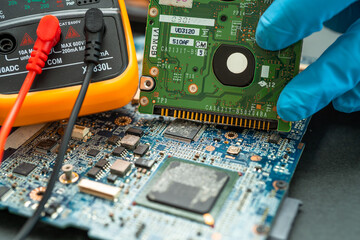 Multimeter electronic digital to measure the voltage of electrical.