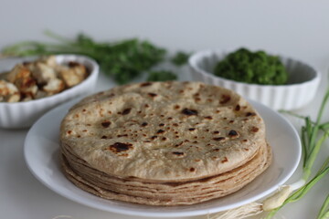Indian flat bread served along with spicy green garlic condiment and sauteed cottage cheese cubes
