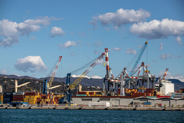 Fototapeta na wymiar container port La Spezia, Italy