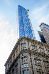 Obraz premium NYC skyscraper contrast