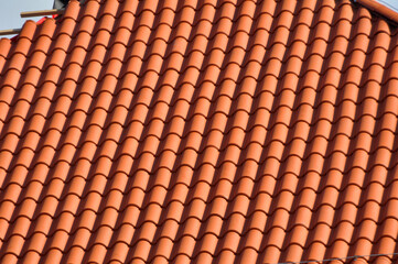 Reconstruction of the roof of an ancient building using ceramic tiles