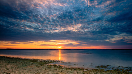 Fototapeta na wymiar Sonnenuntergang / Sonnenaufgang an der Nordsee 