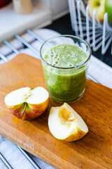 Green smoothie with apple and spinach