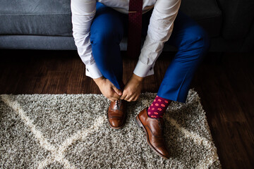 Tie shoes