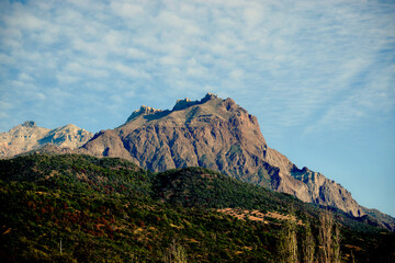 Montaña rocosa desde Chacayes, Machalí
