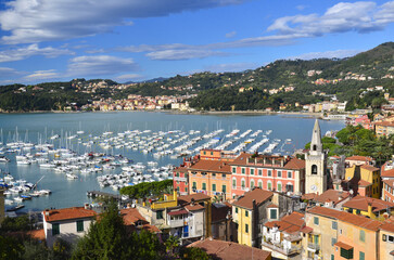 Obraz premium Fragment of the Lerici city centre, port and Bay of Poets. Italy. No ads or branding. Early morning.