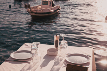 Fototapeta na wymiar luxury holiday in Santorini, Greece