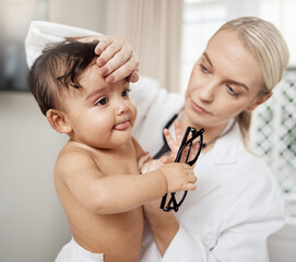She definitely have a fever. Shot of a paediatrician taking a babys temperature. - obrazy, fototapety, plakaty