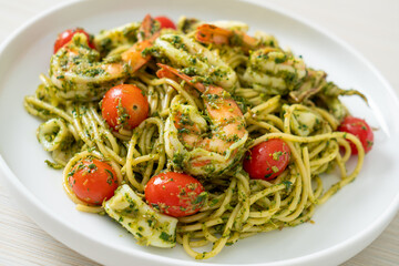 Spaghetti with seafood in homemade pesto sauce