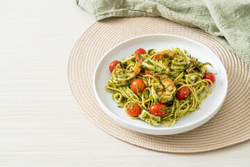 Spaghetti with seafood in homemade pesto sauce