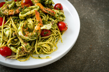 Spaghetti with seafood in homemade pesto sauce