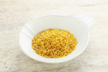Raw bulgur in the bowl