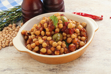 Chickpea beans with dry tomato and olives