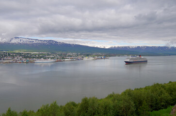 Cruiseships cruise ship liners in port of Akureyri, Iceland - obrazy, fototapety, plakaty