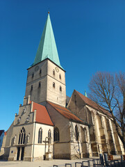 Obraz premium Historische Kirche mit Kirchturm in der Altstadt von Borken