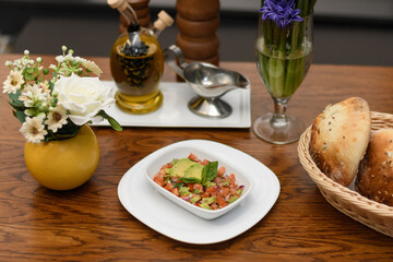 clod snack guacamole with avocado, cherry tomatoes, garlic, hot peppers and basil