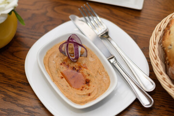 Mashed beans with garlic and onion