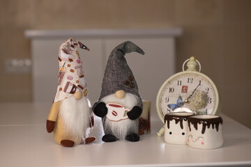 dwarf, elf, coffee elf, dwarf with coffee