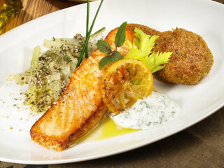 Lachssteak Omega 3 mit Hanfsamen und  Quinoa