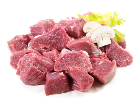 Rohes Putengulasch - Freigestellt