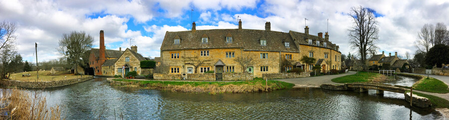 Fototapeta na wymiar Lower Slaughter is a village in the Cotswold district of Gloucestershire,