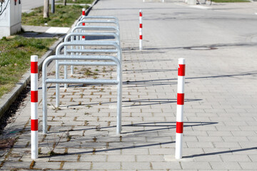 Heller Fahrradständer aus Metall, Deutschland, Europa