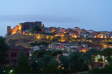 Obraz premium VIew of Melfi, Basilicata, by night
