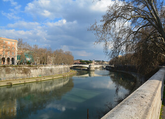 Obraz premium bridge over the river Tiber in Rome 