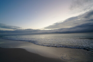 Sonnenaufgang am Strand in Tulum, Mexiko