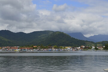 Fototapeta premium Paraty no horizonte