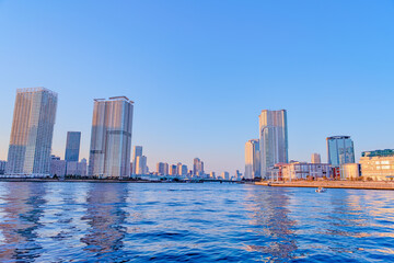 東京都江東区豊洲の夕方の都市景観