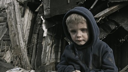 Obraz premium A child is crying in the ruins