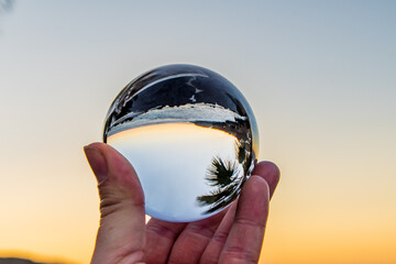 Atardecer reflejado en una lensball, isla de Tenerife © CarlosHerreros