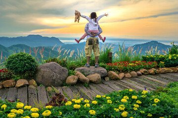 Fototapeta premium Family is traveling happily.