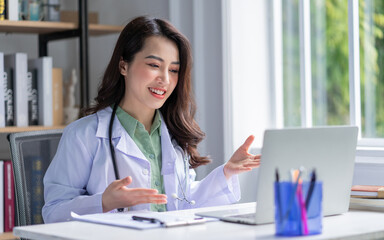 Fototapeta na wymiar Image of Asian female doctor working at clinic