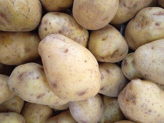 brown potatoes for sale in market, contain nutrition for carbohydrates
